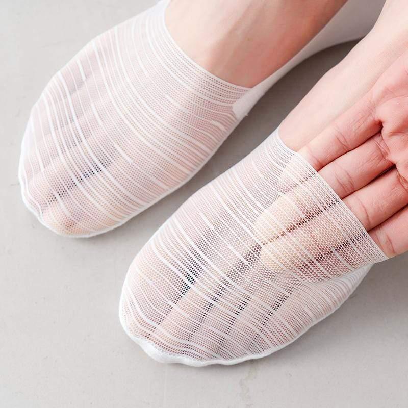 Detail shot of the anti-slip silicone grip on the heel of a no-show ice silk ankle sock