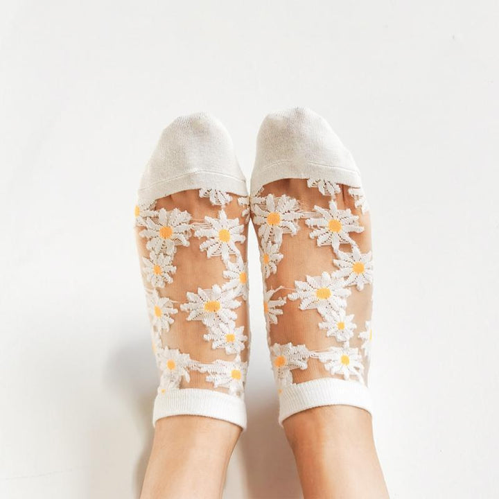 Breathable women's ankle socks with cheerful daisy floral patterns, a great gift idea