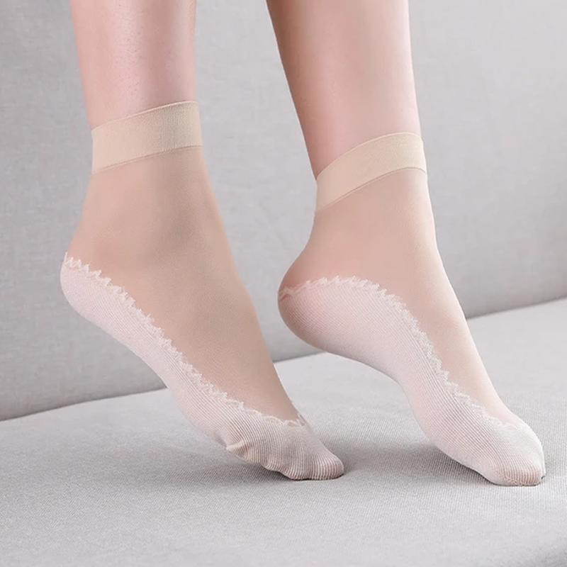 A model wearing women's breathable anti-slip socks with low-cut shoes, demonstrating invisibility