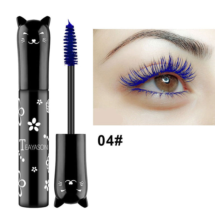 Comparison image: lashes before and after using 5D Lengthening & Curling Color Mascara
