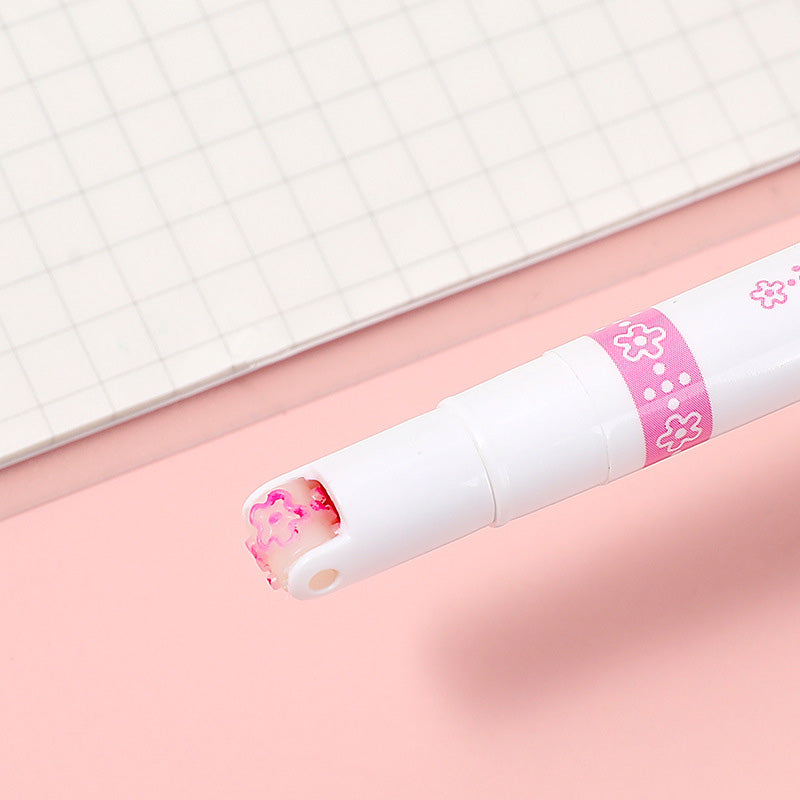 Detailed view of the curve tip of a Dual Tip Line Pen, precise drawing tools for creative work