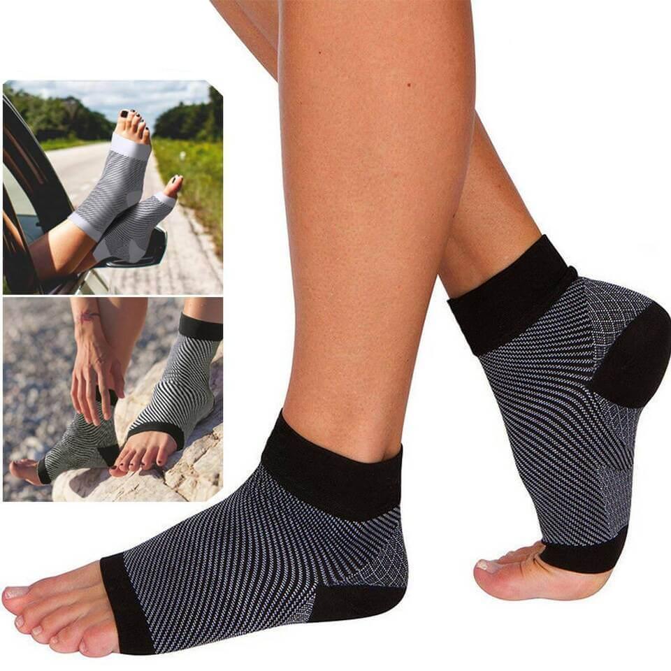 "Black unisex SootheFlex compression sport socks, breathable, seamless design, perfect for athletic performance support."