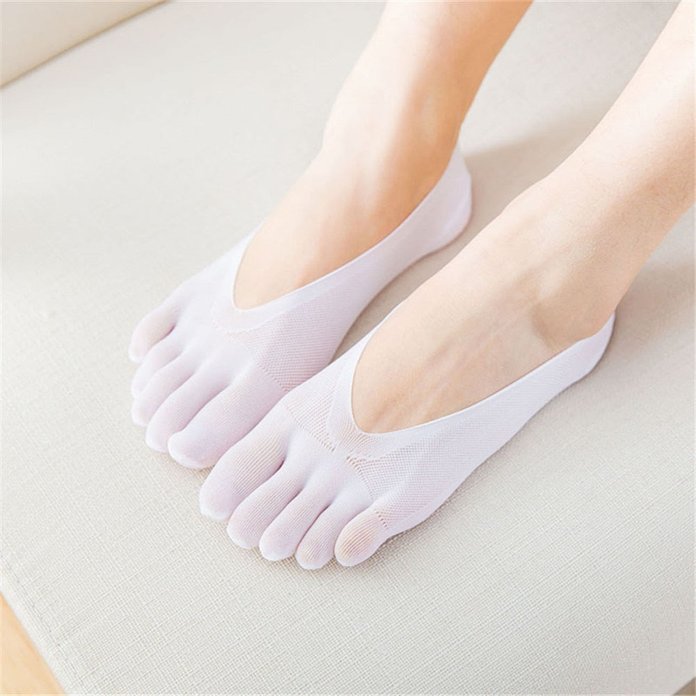 "Compression toe socks in beige, designed for pain relief from swelling and bunions, with improved circulation and blister pr
