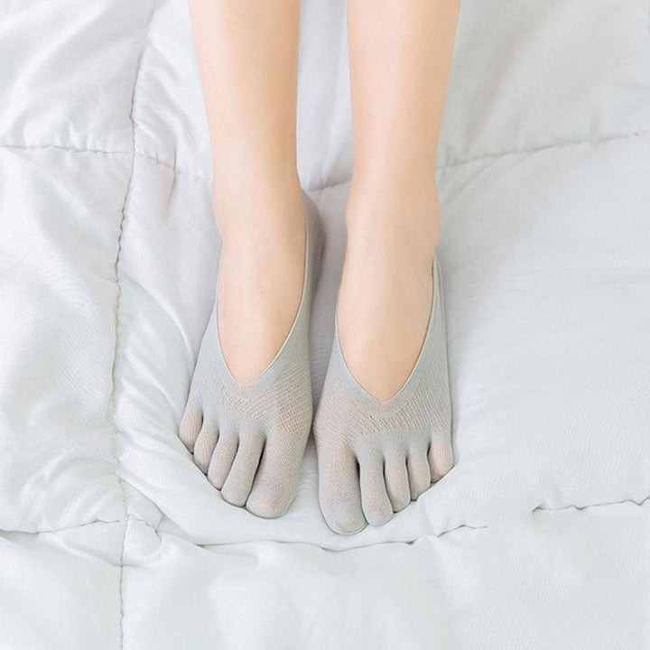 "Compression toe socks in beige, designed for pain relief from swelling and bunions, with improved circulation and blister pr