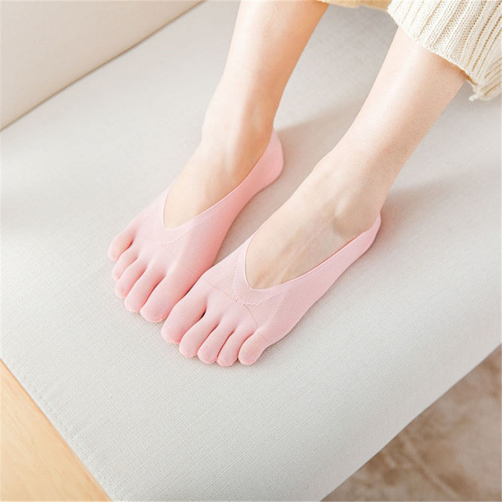 "Compression toe socks in beige, designed for pain relief from swelling and bunions, with improved circulation and blister pr