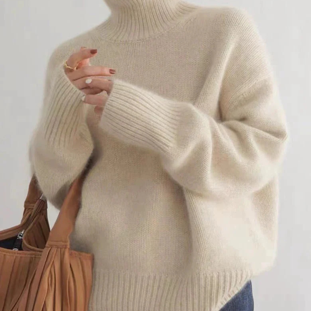 Luxurious women's cashmere turtleneck sweater, classic design, soft texture, warm, ideal for elegant winter outfits.