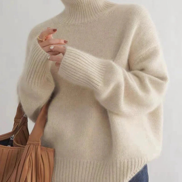 Luxurious women's cashmere turtleneck sweater, classic design, soft texture, warm, ideal for elegant winter outfits.