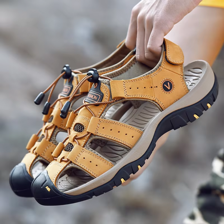 Men's all-weather comfort sandals, flexible fit, anti-slip sole, black color, rubber sole, artificial leather upper.