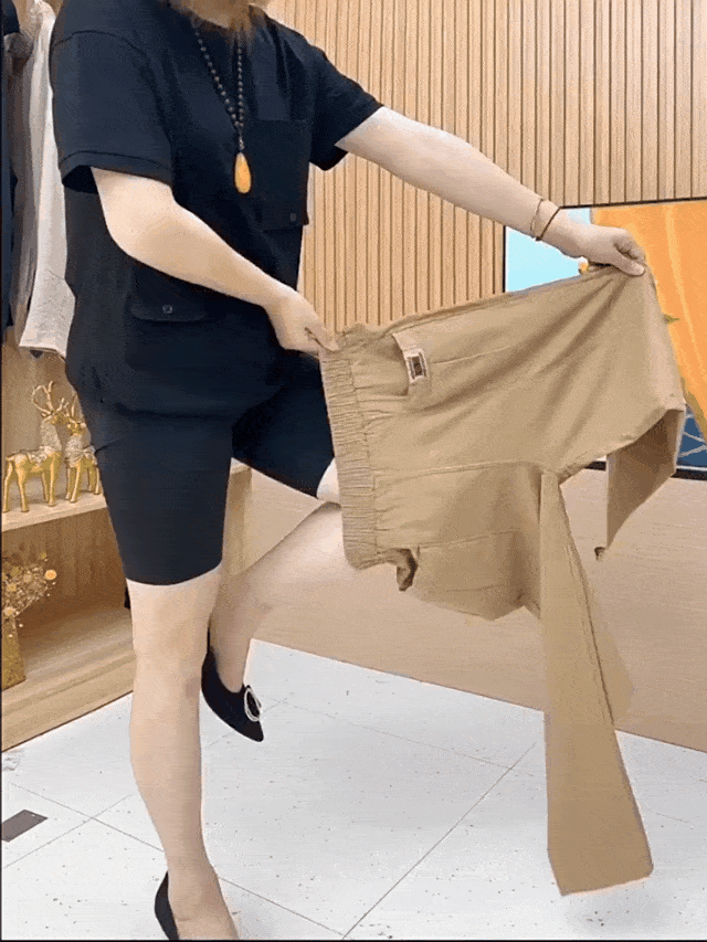 "Men's casual cotton pants, relaxed fit, in versatile style; lightweight, breathable fabric suitable for daily casual wear."