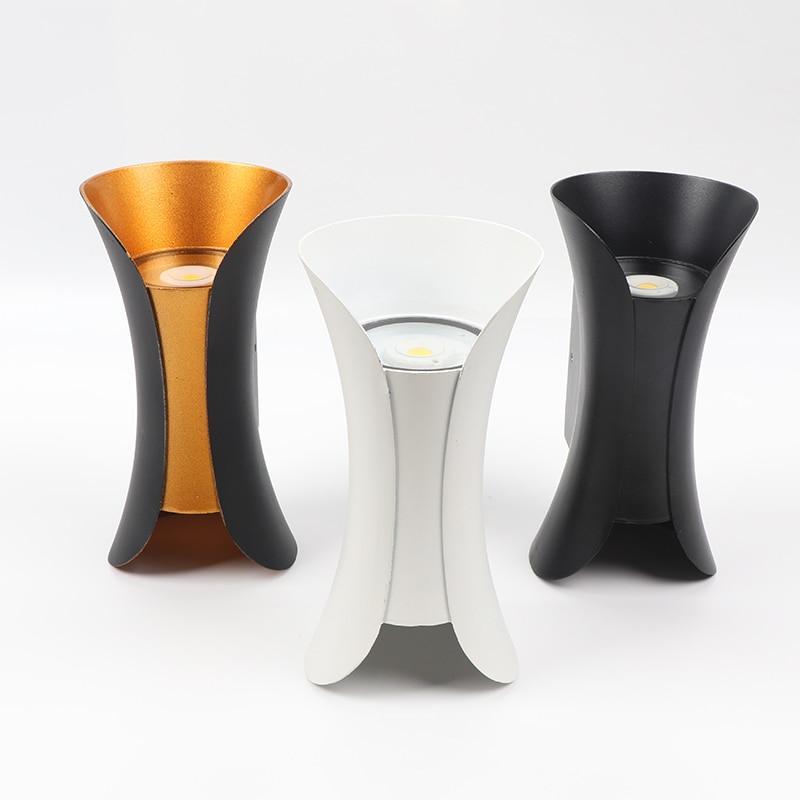 "Modern LED outdoor wall lamp, black and gold, sleek design, ideal for garden and entrance, weather-resistant and energy-effi