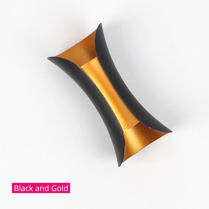 "Modern LED outdoor wall lamp, black and gold, sleek design, ideal for garden and entrance, weather-resistant and energy-effi