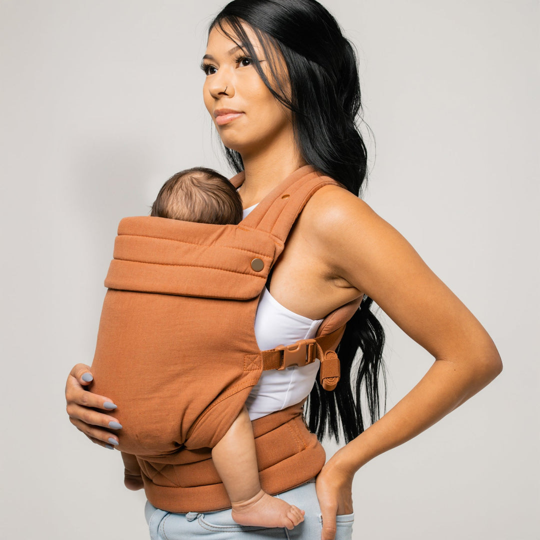 Multi-position baby carrier with plush straps in breathable fabric, for front or back carrying, fits babies 3.2-20 kg.