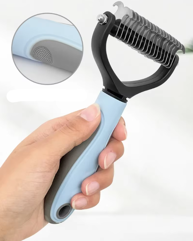 "Professional pet undercoat brush for dogs and cats, double-sided with ergonomic handle, ideal for medium to long coats."