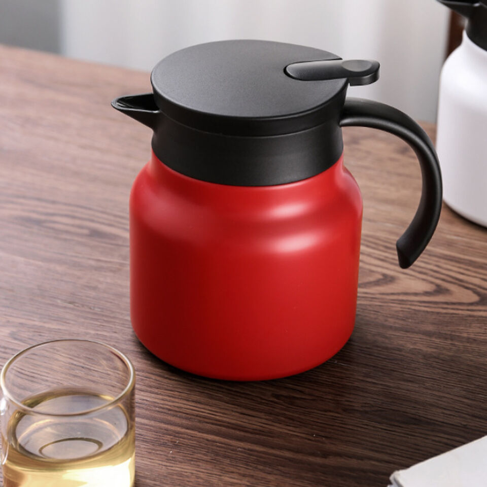 "Stainless steel insulation pot, polished finish, spill-proof jug, V-spout, integrated handle, sleek thermal design"