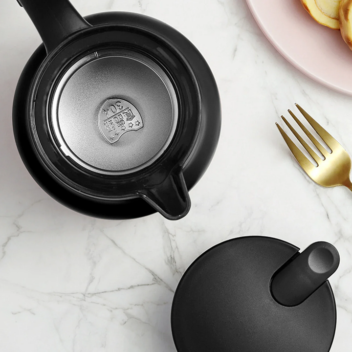 "Stainless steel insulation pot, polished finish, spill-proof jug, V-spout, integrated handle, sleek thermal design"