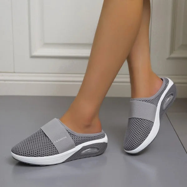View of the anti-slip sole of the women's orthopedic breathable slippers for secure grip.