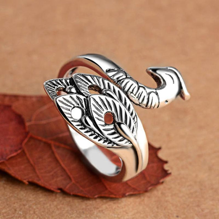 Knitting crochet yarn guide ring, adjustable metal loop, ideal for consistent tension in crafts.