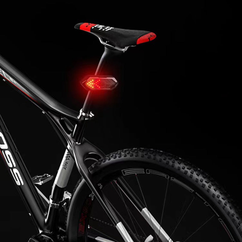High-visibility bicycle rear light with turn signals & horn, wirelessly controlled for easy operation