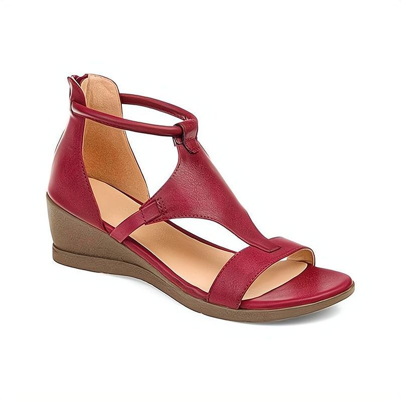 Chic women's flat sandals for casual summer style. Comfortable everyday footwear, perfect for warm weather and easy slip-on.