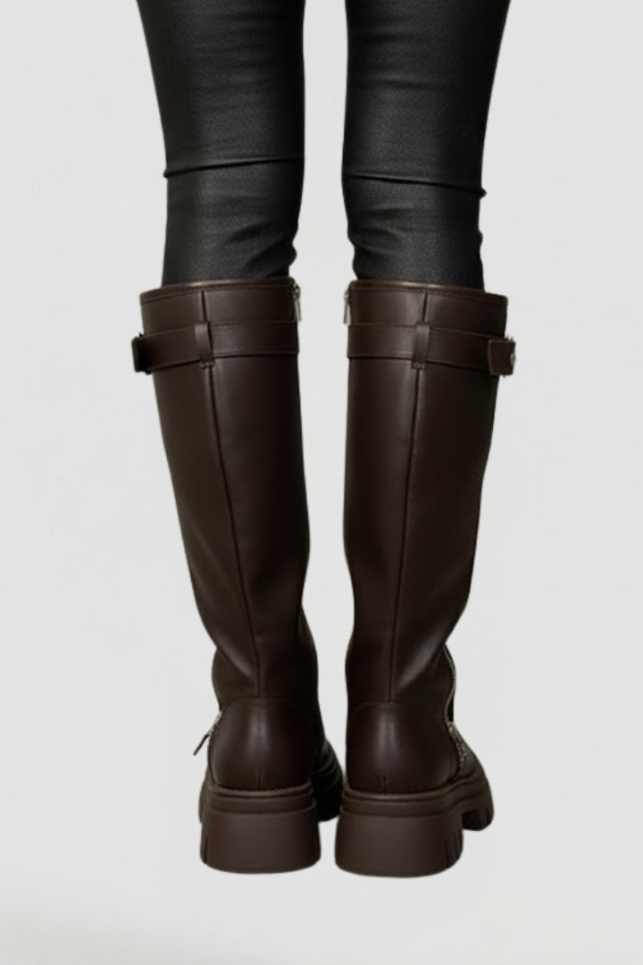 Sophisticated women's platform knee-high boots, designed for a sleek and modern look.
