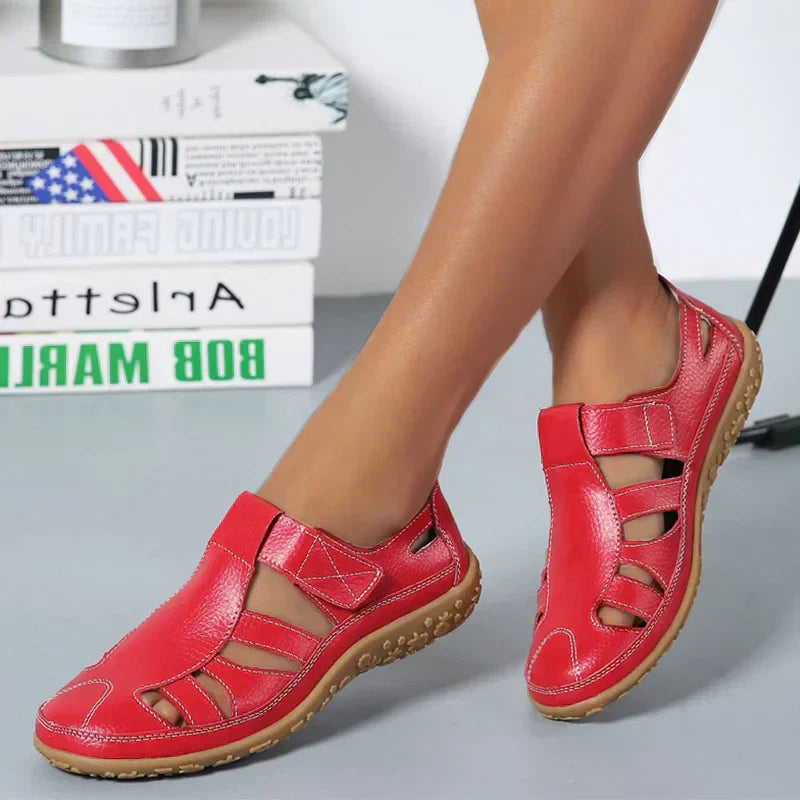 Comfortable women's open-toe sandals featuring adjustable straps, ideal for warm weather and chic style.