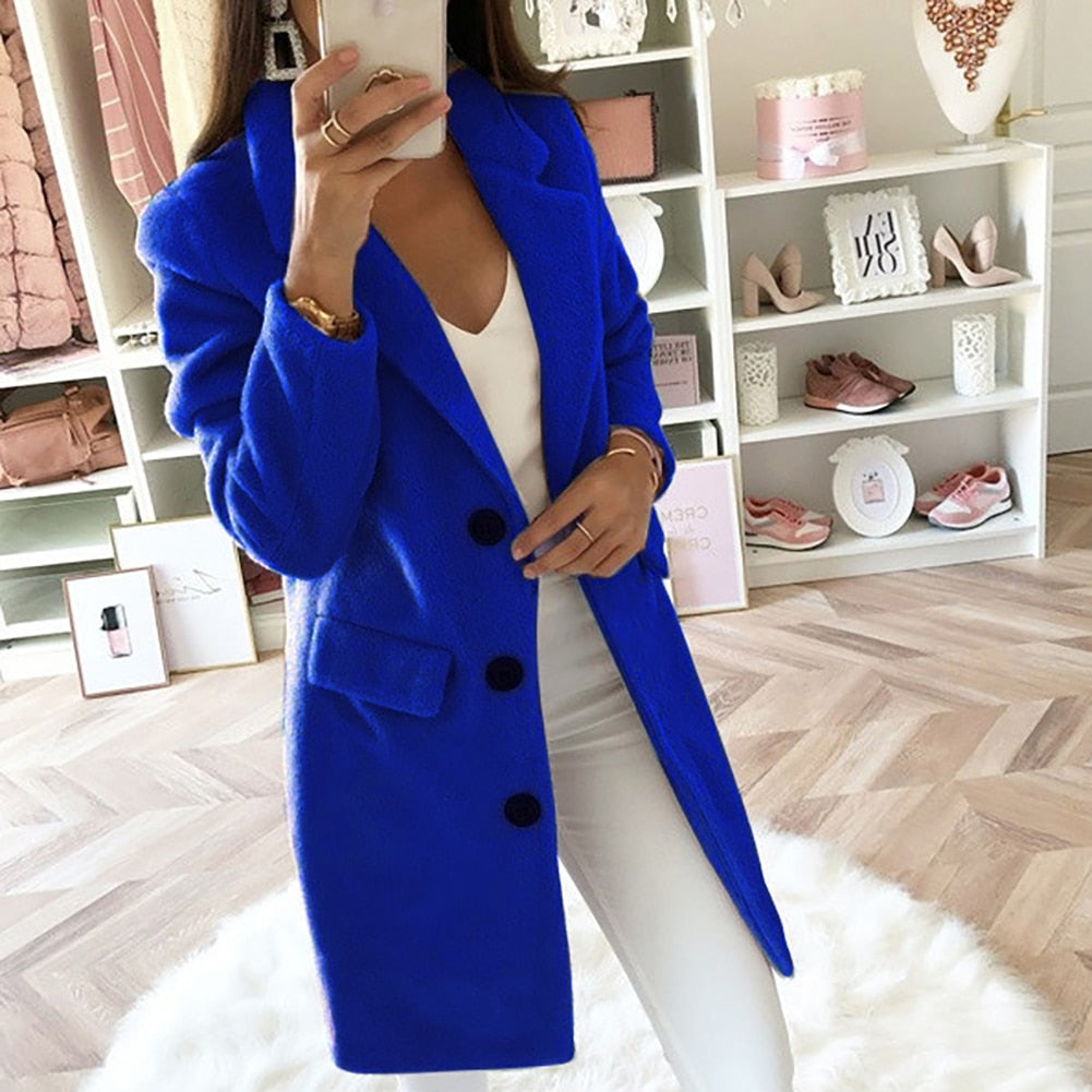 Elegant women's tailored blazer with classic lapels, ideal for business casual or chic autumn fashion.