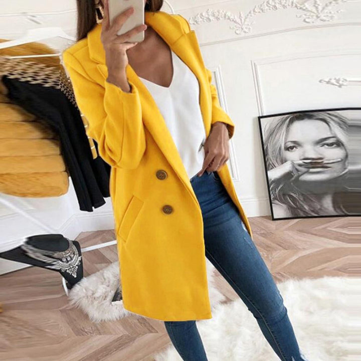 Chic ladies tailored jacket, a must-have autumn fashion piece & versatile women's blazer for winter style.