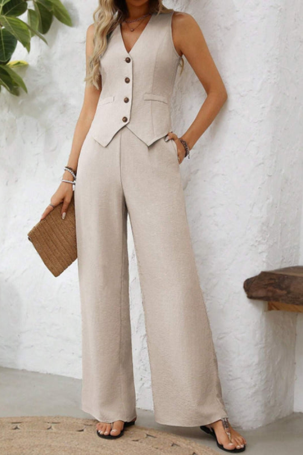 Women's fitted vest and flowing wide-leg trousers. A chic and comfortable two-piece tailored set for modern women.