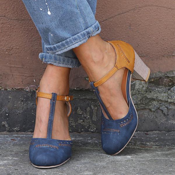 Versatile black Mary Jane shoes with a chunky heel, suitable for various casual or elegant looks