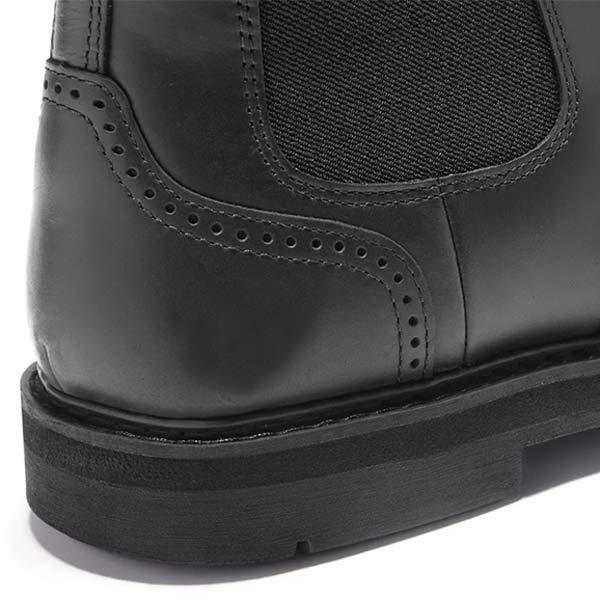 Men's fashion black Chelsea boots, sleek design, elastic side panels, ideal for autumn winter outfits.