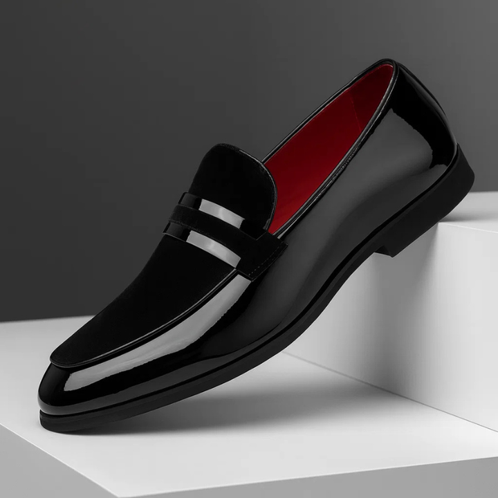 Comfortable men's slip-on penny loafers in a classic design, perfect for everyday casual or formal attire.
