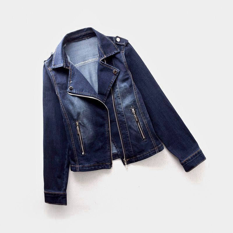 Fashionable women's blue denim jacket, casual button-up. Essential outerwear for versatile, year-round style.