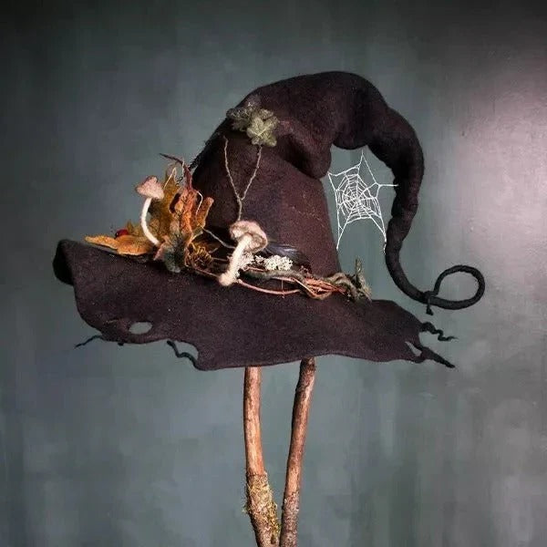 Spooky & stylish classic felt witch hat, ideal unisex party accessory for Halloween costumes.