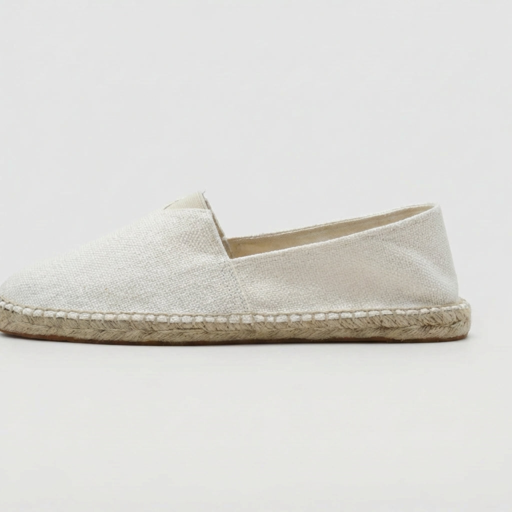 Men's casual fashion: classic slip-on espadrilles, perfect for a relaxed look.