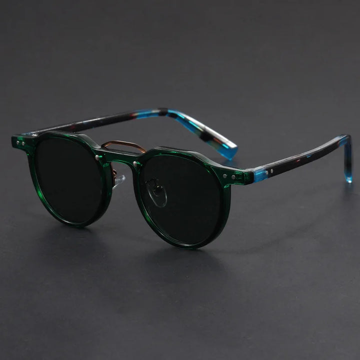 Unisex classic round eyewear, featuring UV400 protection for eye safety and timeless vintage appeal.