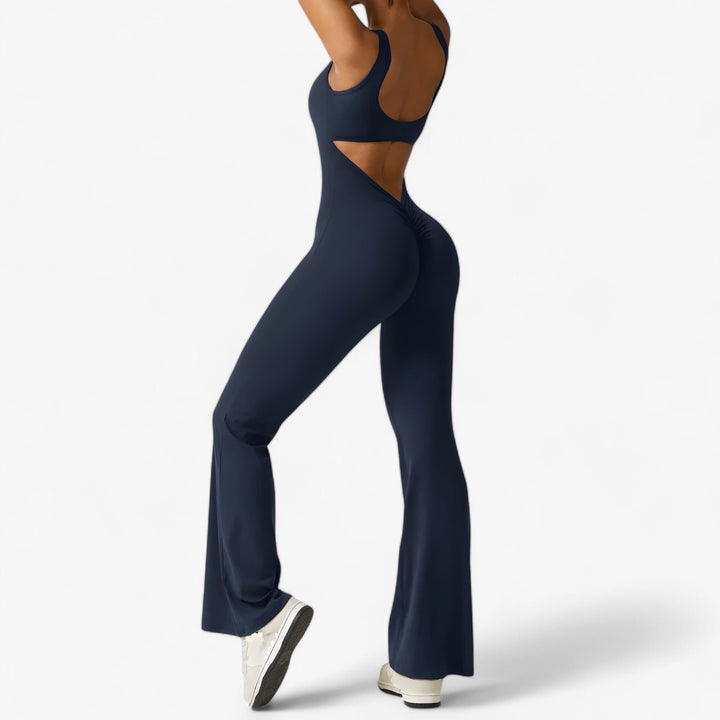 Versatile Amélie jumpsuit for women, transitioning from day to evening.