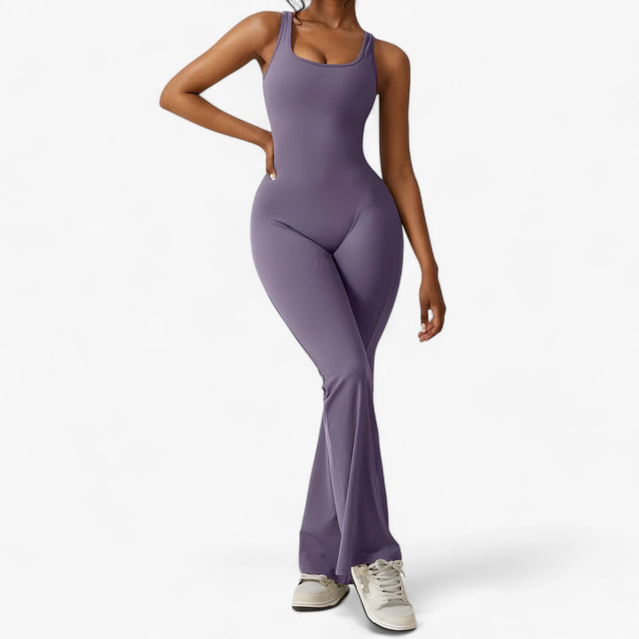 Women's comfortable jumpsuit with pockets, practical for everyday use.
