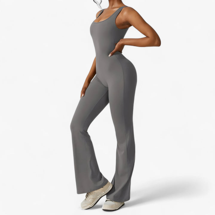 Elegant women's versatile jumpsuit, perfect for a sophisticated casual.