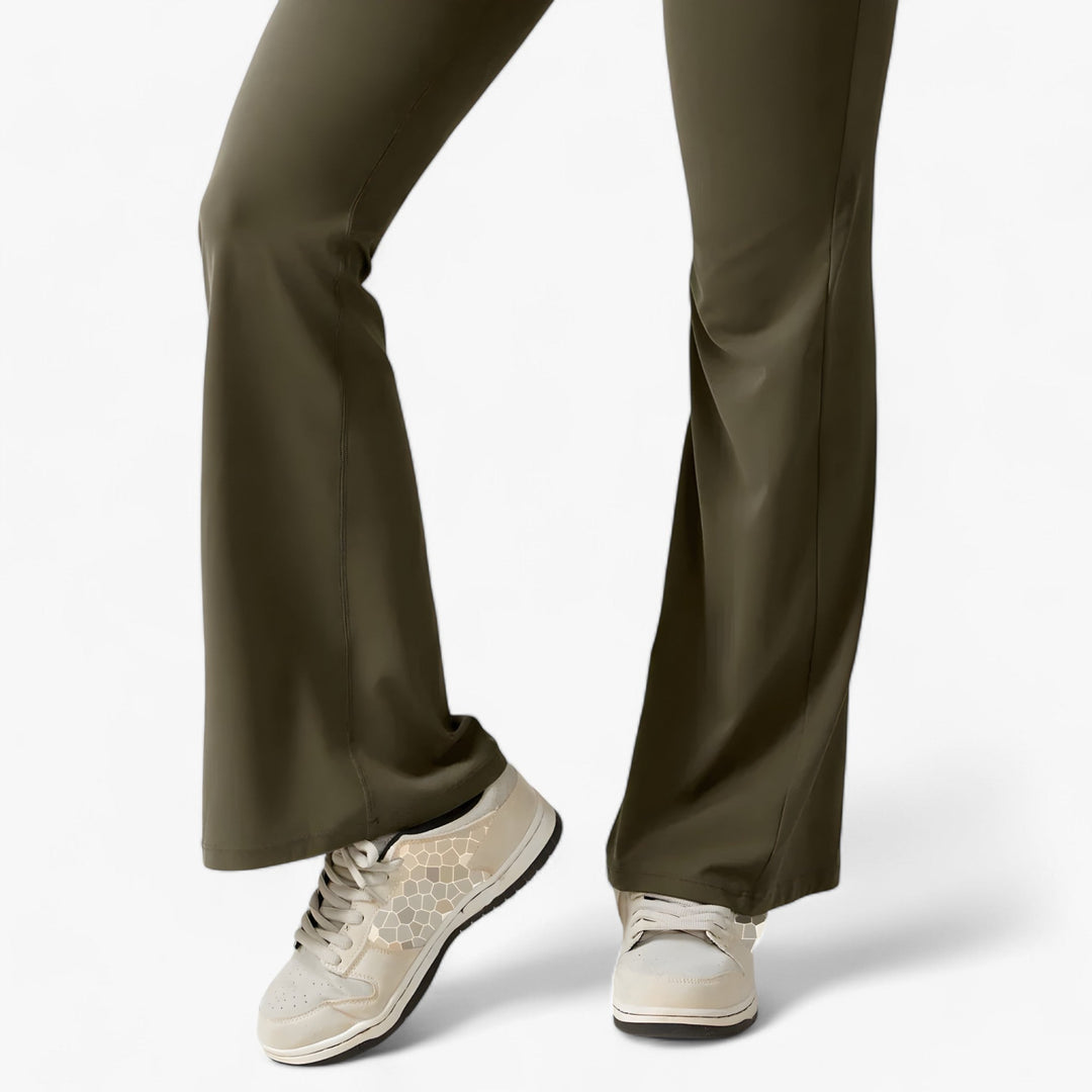 Chic women's comfortable jumpsuit, effortlessly stylish for any day.