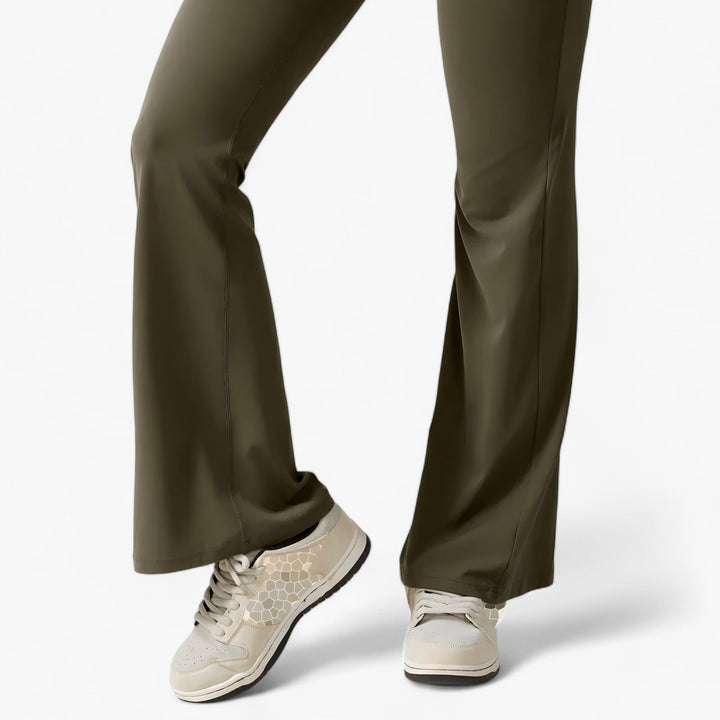 Chic women's comfortable jumpsuit, effortlessly stylish for any day.