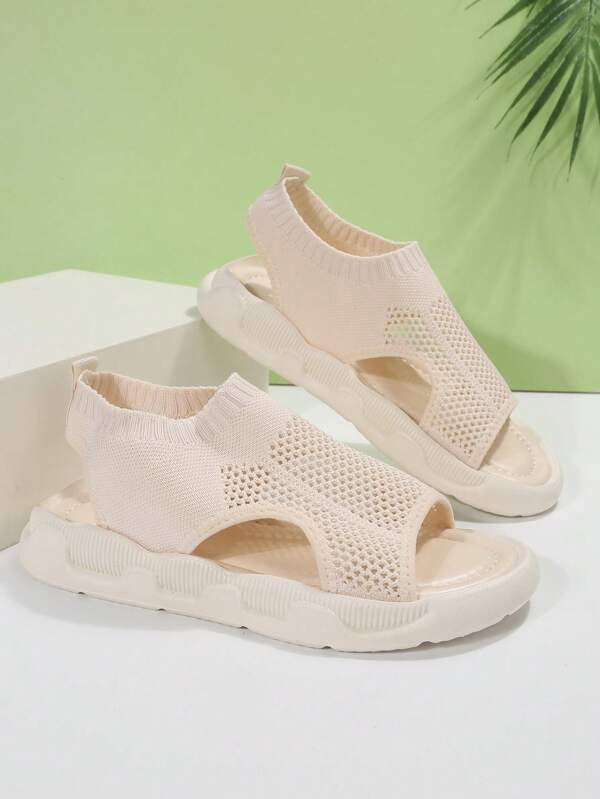Walk comfortably in these women's slip-on platform sandals, perfect for summer.