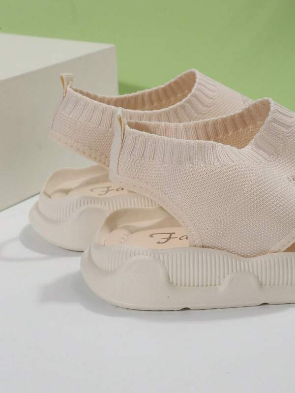 Casual women's platform walking sandals, versatile slip-on summer footwear.