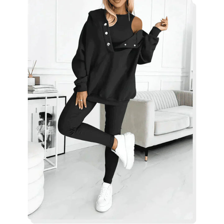 Comfortable women's three-piece lounge set, ideal for cozy winter days and relaxed wear