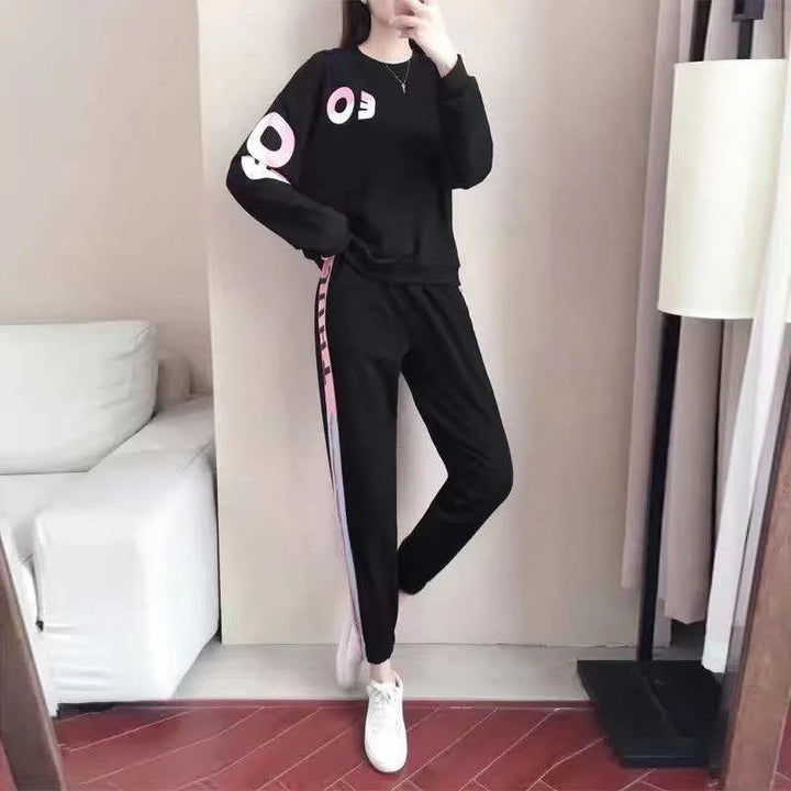 Relaxed women's loungewear set: a comfortable, soft sweater and matching jogger pants for ultimate coziness.