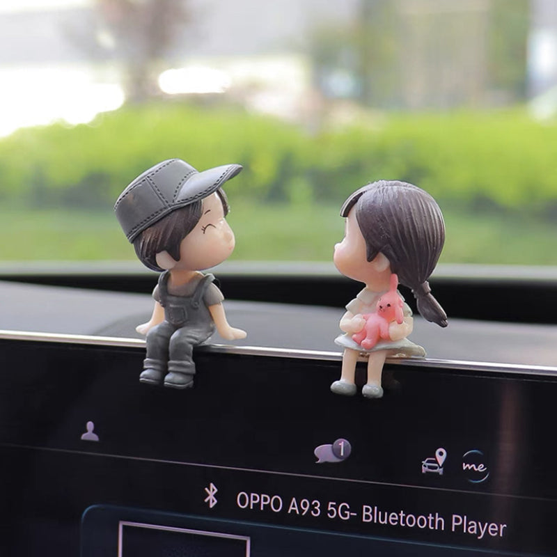 Cute couple miniature figurine, car dashboard ornament, high-quality resin romantic decor.