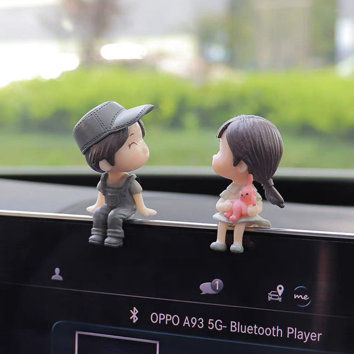Cute couple miniature figurine, car dashboard ornament, high-quality resin romantic decor.