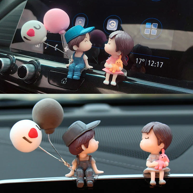Car dashboard decoration: cute couple figurine, resin, ideal romantic gift & accessory.