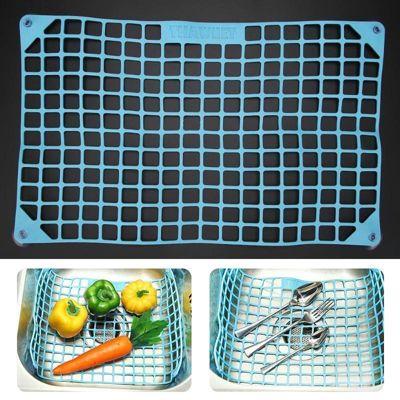 Efficient kitchen thawing mat for quickly defrosting meat, poultry & vegetables, speeding up food prep
