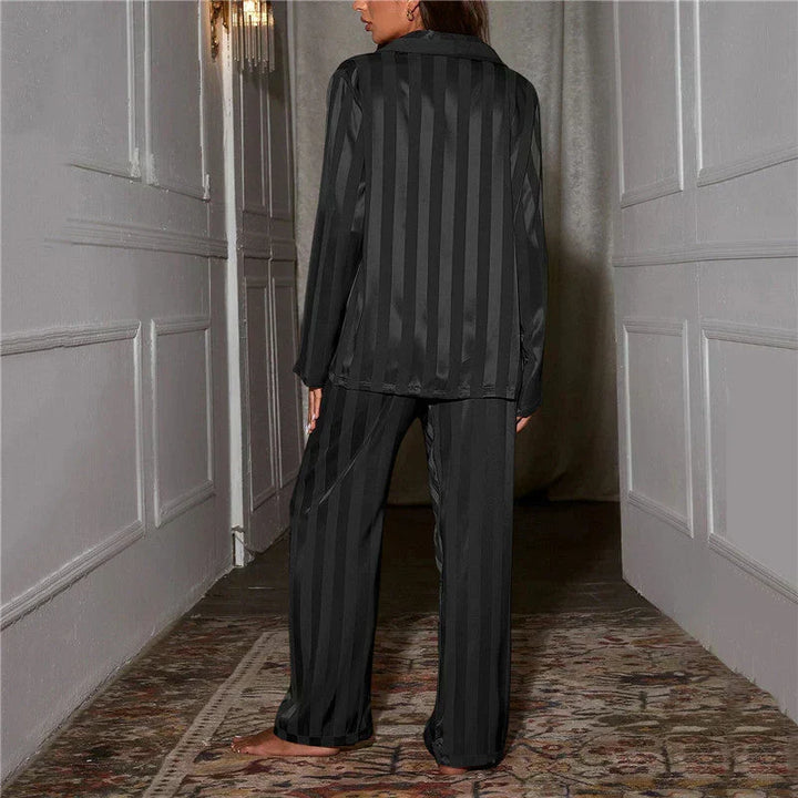 Comfortable women's two-piece loungewear. Relaxed fit pajama set for stylish home apparel.