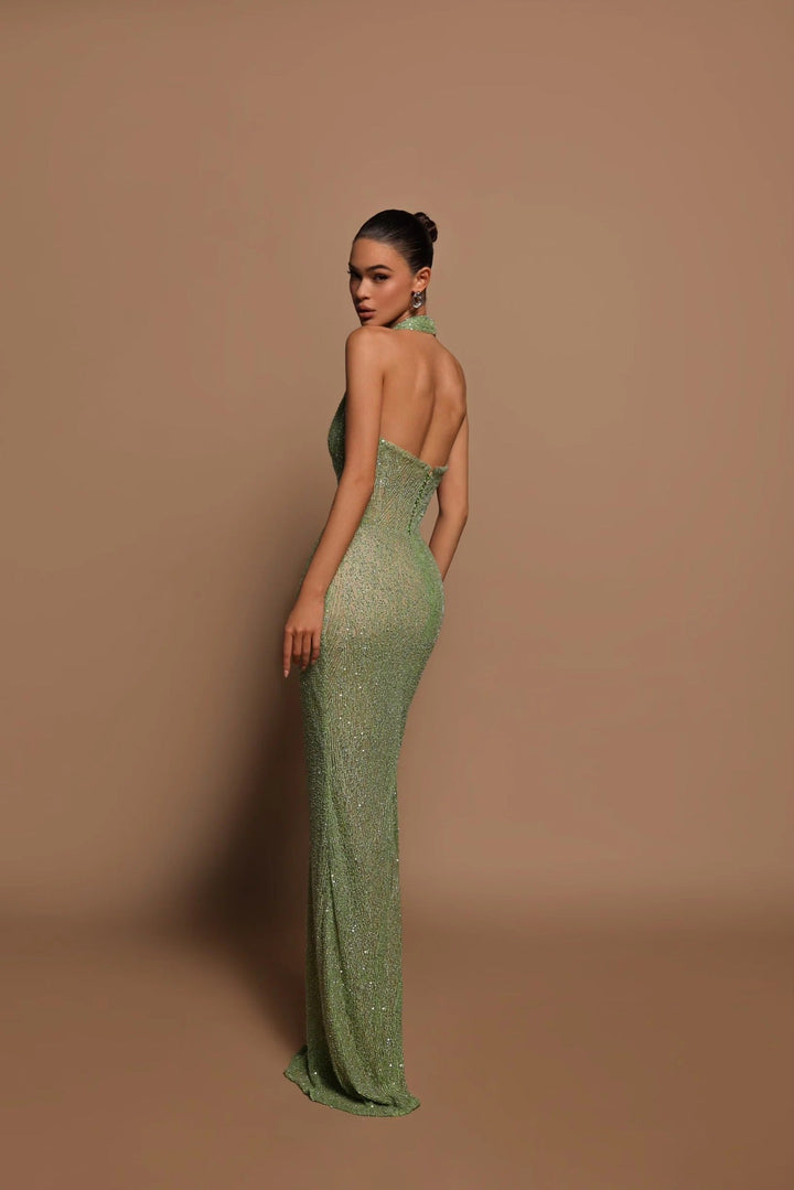Chic emerald maxi dress, perfect for special occasions & evening wear. Alluring flowy design.